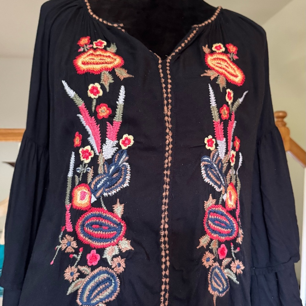 Solitaire embroidered shirt